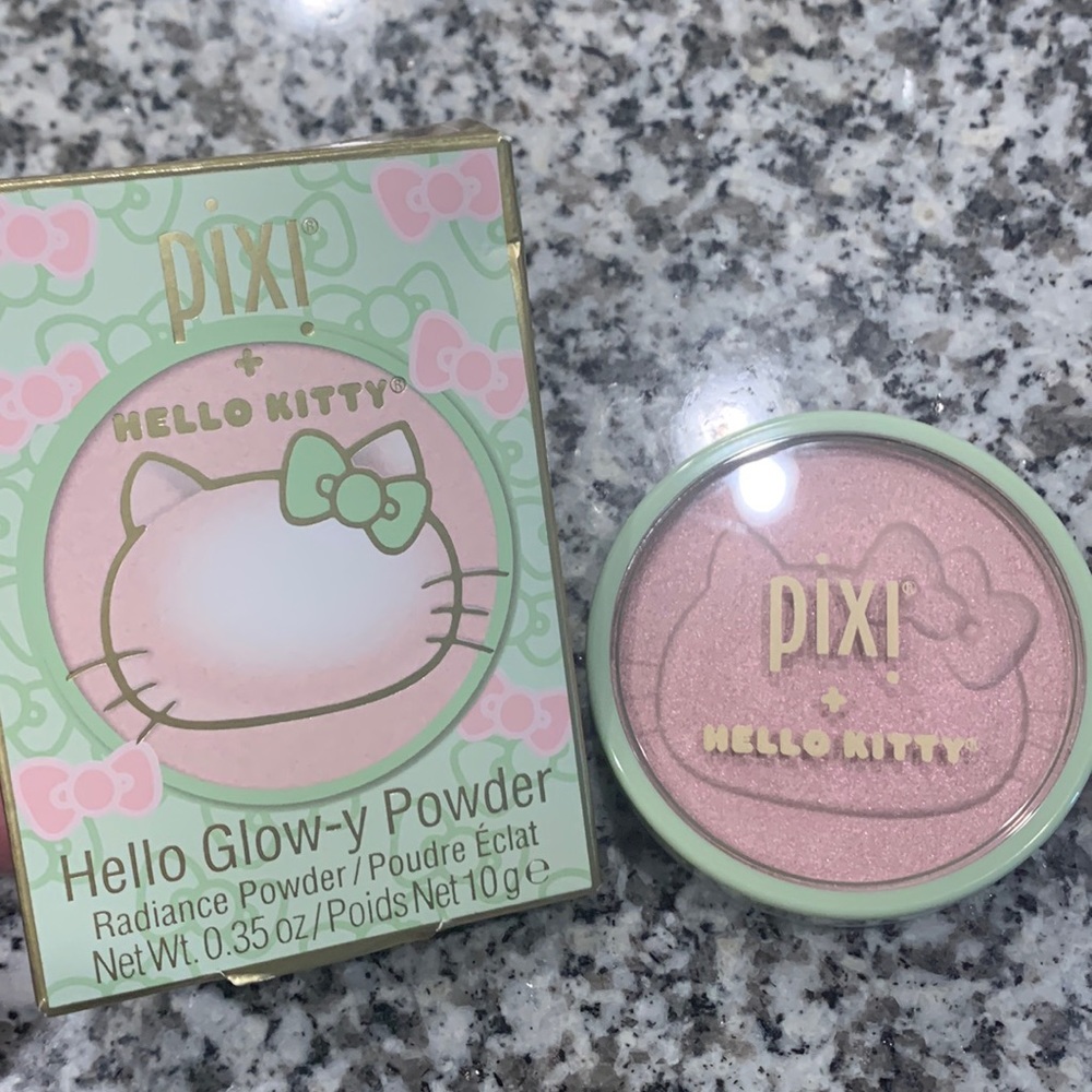Pixi + hello kitty hello glowy powder